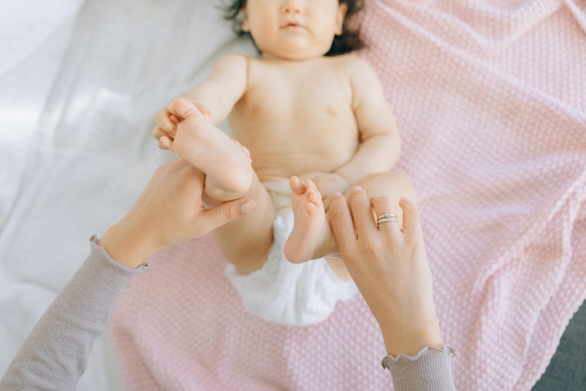 infant massage ta ofelh